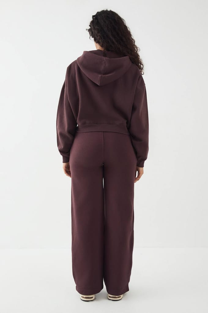 Dames DSGN Studio Contrast Script Rechte Pijp Jogger | Chocoladebruin | Maat: Medium