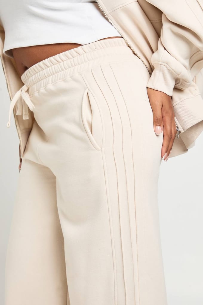 boohoo Dames Plus Pintuck Joggers met wijde pijpen | Ecru | Maat: 26