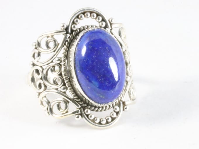 Opengewerkte zilveren ring met lapis lazuli - maat 18