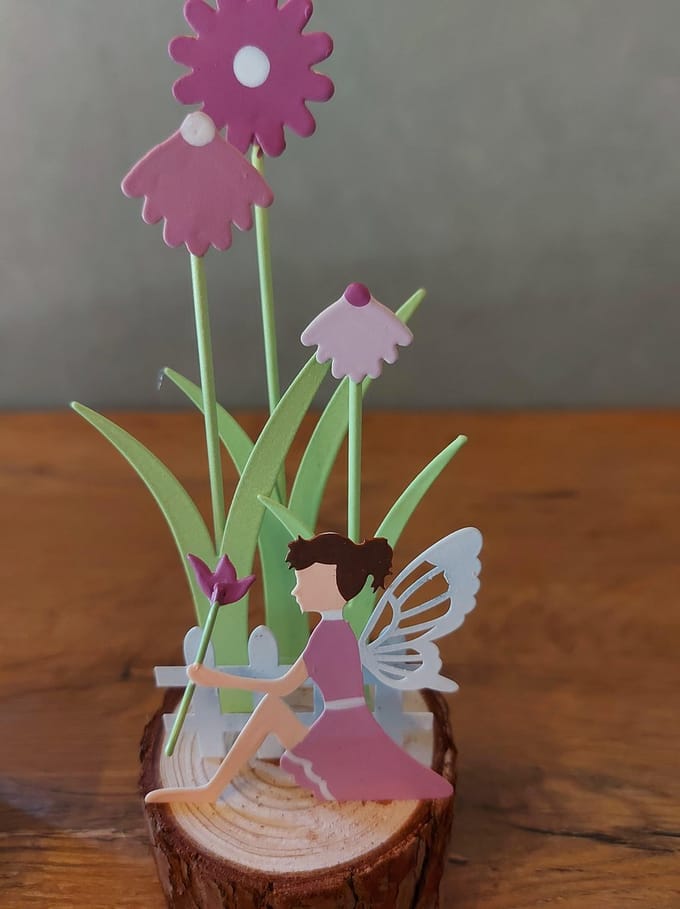 Elfje op houten voet - Hoogte 18cm