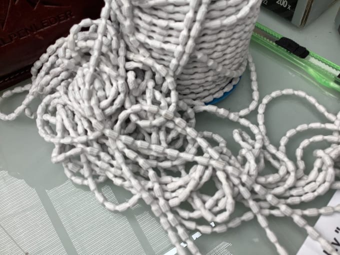 Lood veter voor vitrage/gordijnen. 5 mtr. Lang. 85 gram per meter. Wit. loodband.