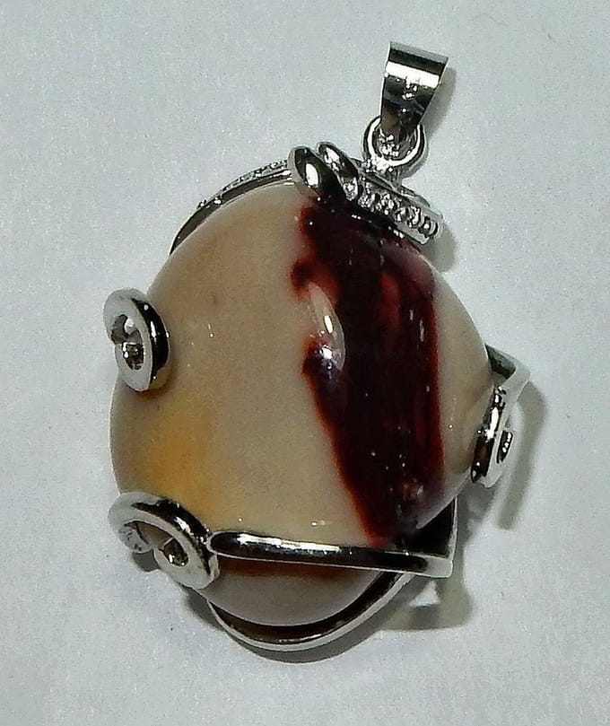 Mokaiet in zilver hanger