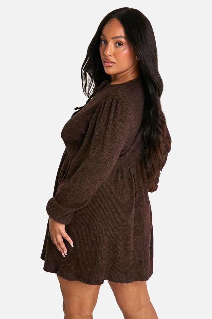 boohoo Dames Plus zachte rib tie-front smockjurk | Mokka | Maat: 44
