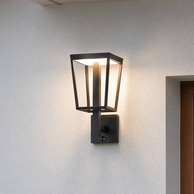 Lucande LED buiten wandlamp Lynx, 35,5 cm, zwart, met sensor