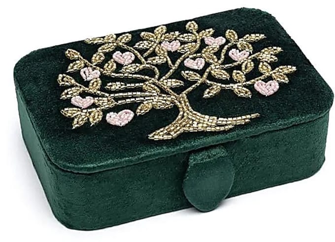 Sieraden / tarotdoos fluweel groen met Levensboom en harten – 11 cm x 15.5 cm x 5 cm