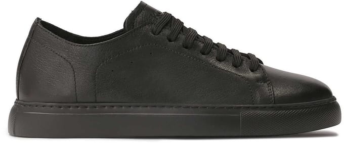 Low black sneakers