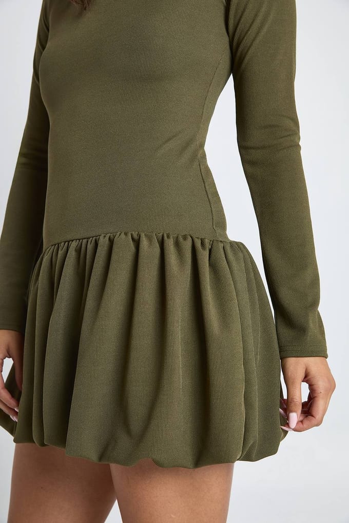 boohoo Dames Geribbelde Puffball mini-jurk | Khaki | Maat: 10