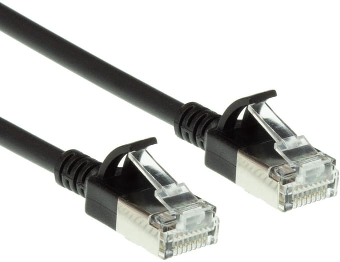 ACT Zwarte 7 meter LSZH U/FTP CAT6A datacenter slimline patchkabel snagless met RJ45 connectoren DC7907