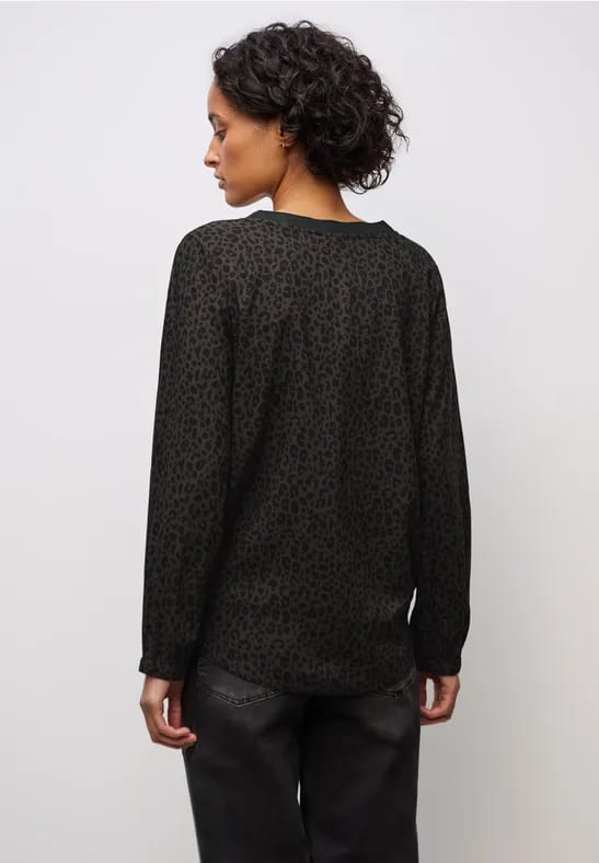 Leo blouse met gespleten hals