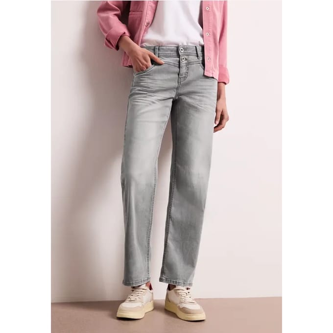 Mid Waist straight leg jeans in casual fit