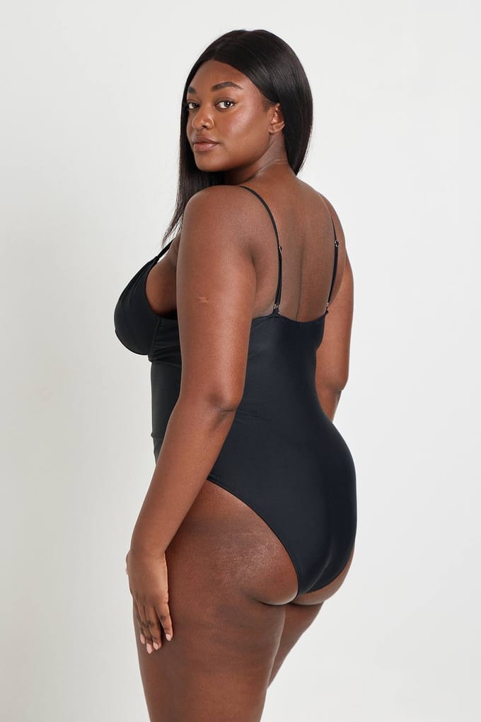 boohoo Dames Plus Zwemkleding Essentials Badpak Met Beugel | Black | Maat: 24