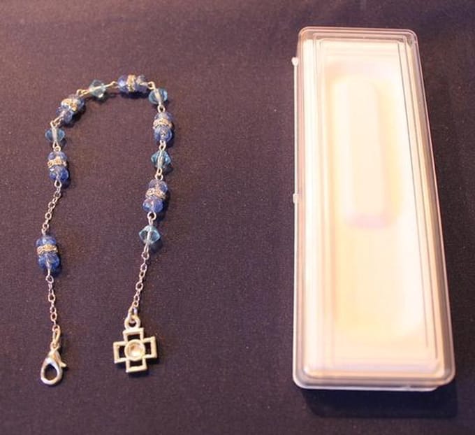 Armband met kruisje (2)