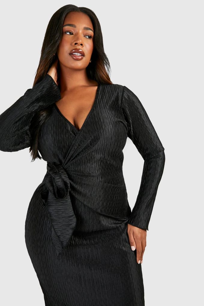 boohoo Dames Plus Wave Plisse Wrap Midaxi Jurk | Black | Maat: 26