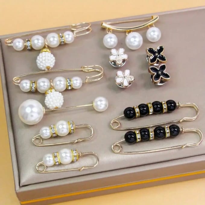 12pcs Broches Clips de Taille Pour Fixer, Prévenir l'Exposition sur Robe Décolletée et Décoratives pour Manteau, Cardigan, Pull 12 PCS beige