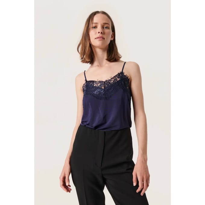 Nachtpon van een vrouw Soaked in Luxury Clara