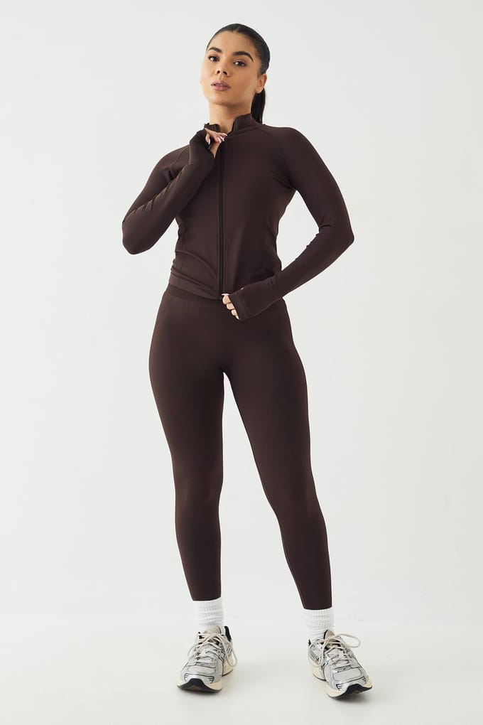 Dames DSGN Studio Sport Ultra Contour Naadloze Zip Through Sportjack | Coffee Bean | Maat: Medium