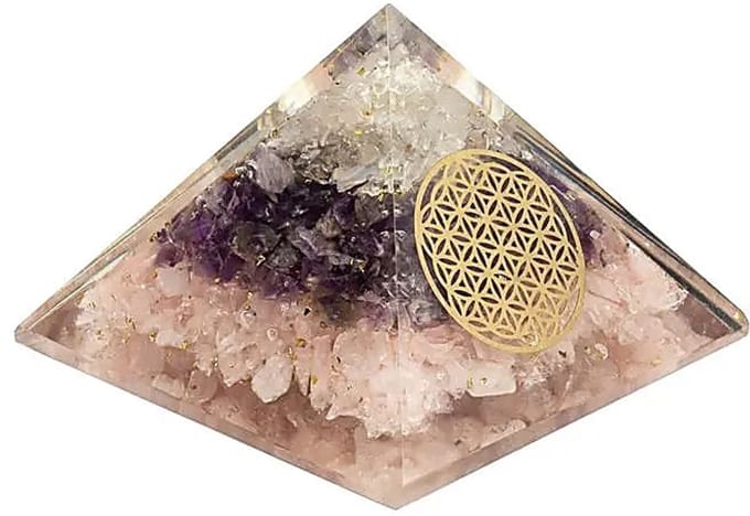 Orgoniet piramide gouden driehoek met Bloem des Levens – 7.5 cm