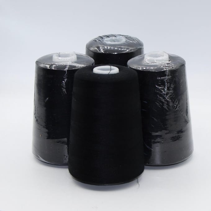 Polyester Overlockgaren – 4 Cones × 4500 m – Totaal 18.000 m – Zwart