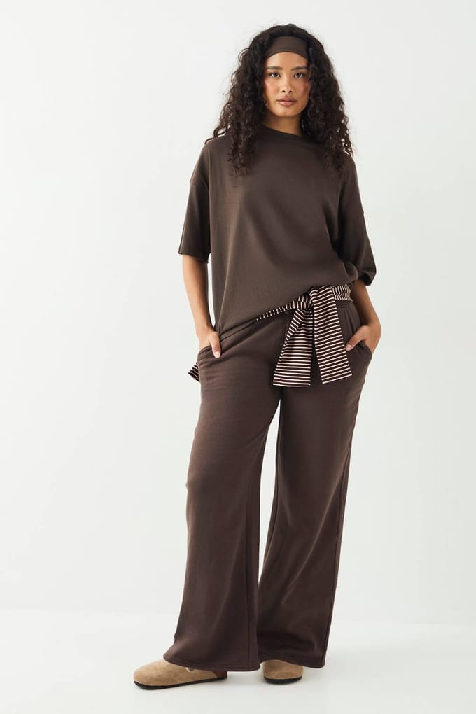 Dames DSGN Studio Oversized T-Shirt | Espresso | Maat: Small