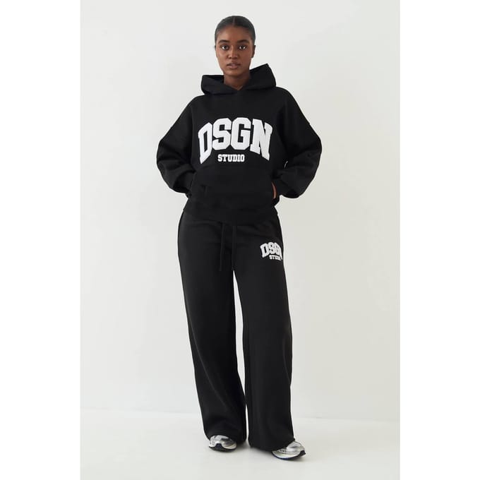 Dames DSGN Studio Badstof Applique Rechte Pijp Joggingbroek | Zwart | Maat: Medium