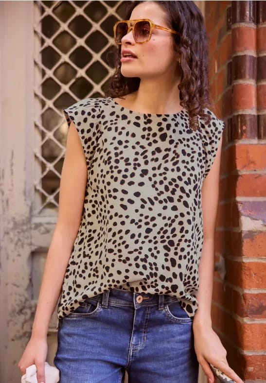 Blouse met afhangende schouders en luipaardprint