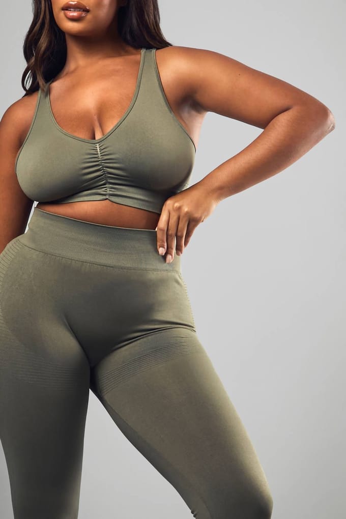boohoo Dames Plus Premium Sculpt Naadloze Bum Scrunch Legging | Khaki | Maat: 24