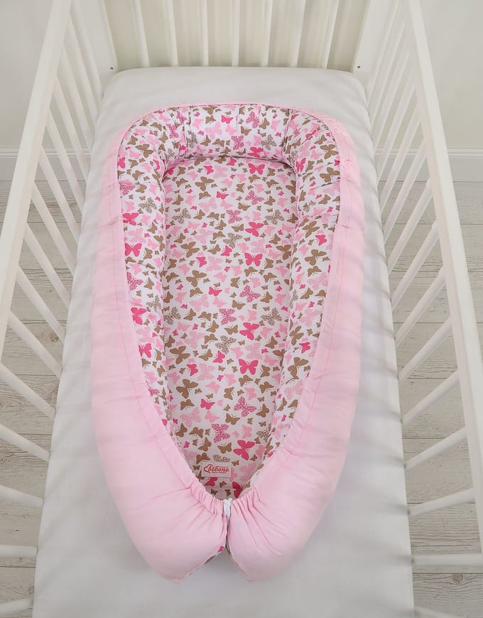Babynest dubbelzijdig Premium Cocoon voor baby's BOBONO - roze vlinders/roze