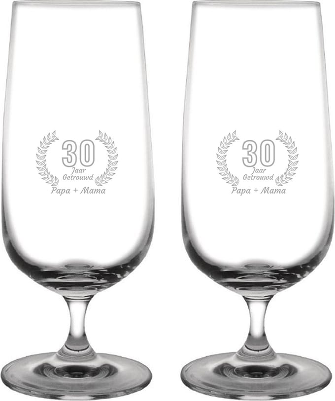 Gegraveerde set bierglazen op voet 41cl Papa + Mama 30 jaar getrouwd