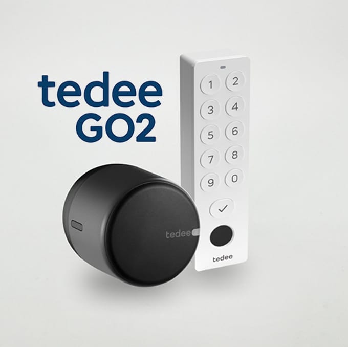 Tedee GO met keypad voordeel set | GO2 zwart + Keypad PRO wit | bediening via Bluetooth, pincode, vingerafdruk | monteer over de huidige sleutel