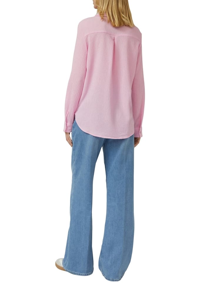 Structuurblouse met klassieke snit en langere achterkant. dames s.Oliver