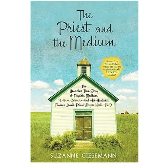 The Priest And The Medium - Giesemann, Suzanne
