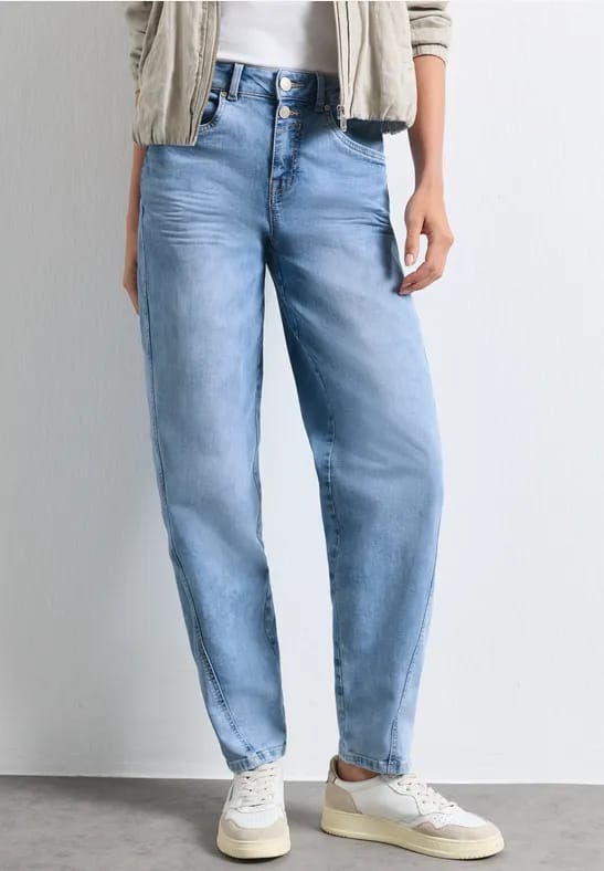 High Waist Barrel Leg jeans in Loose Fit