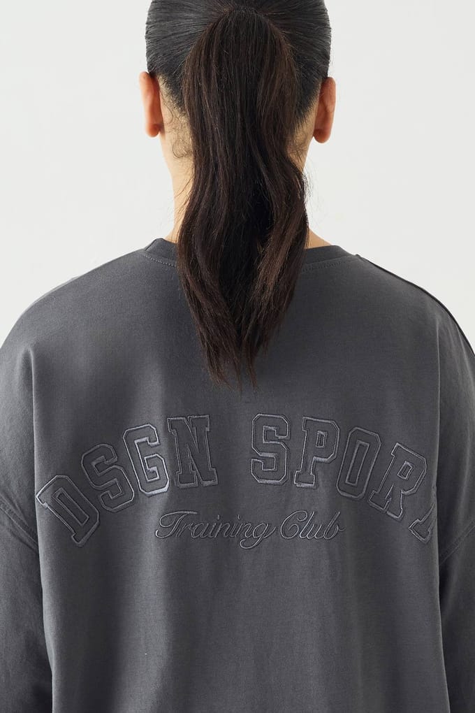 Dames DSGN Studio Sport Training Club Oversized T-Shirt | Charcoal | Maat: Small