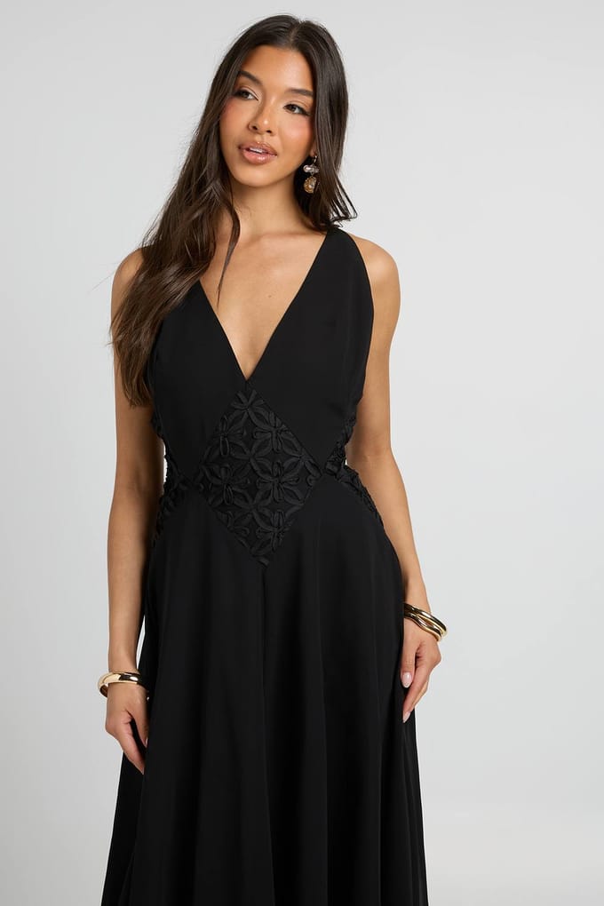 boohoo Dames Chiffon Maxi Jurk Met Applicatie Detail En Floaty Effect | Zwart | Maat: 42