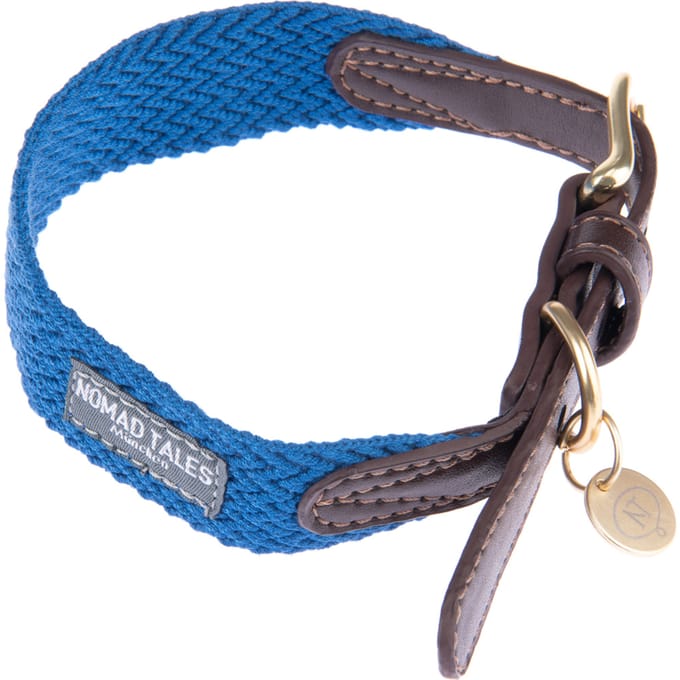 Halsband Nomad Tales Bloom, sapphire - Maat L: 46 - 52 cm Halsomvang, B 38 mm