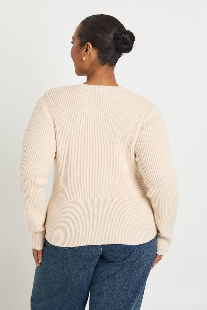 boohoo Dames Plus Getailleerde Button Down Zachte Cardigan | Stone | Maat: 28