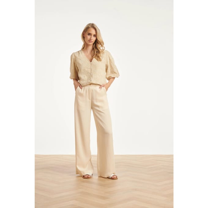 Smashed Lemon Beige broderie top met knoopsluiting |
