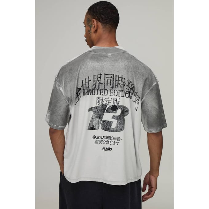 Grijs Oversized Boxy Spray Wash Varsity T-shirt Met Zichtbare Naden | Grey | Size Medium