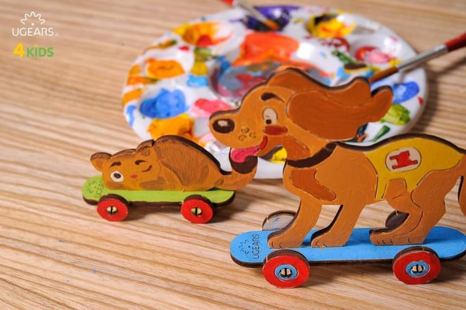 Ugears Modelbouw Kleurenmodel Poes en hondje op skateboard - Hout