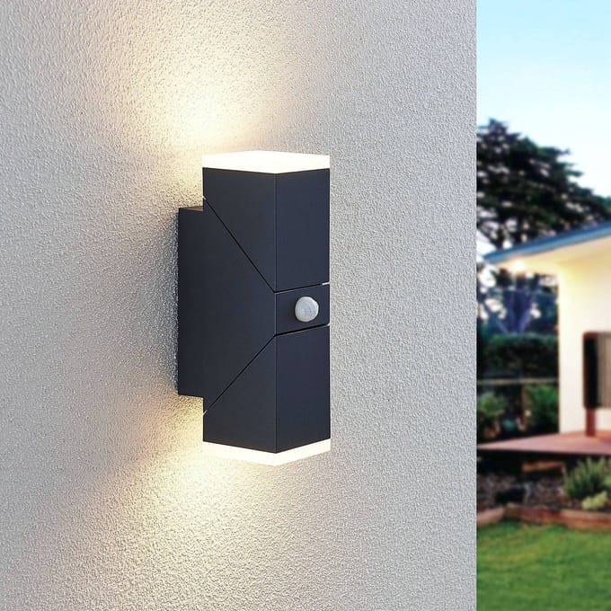 Lindby LED wandlamp Sally, 22 cm, antraciet, IP54, sensor