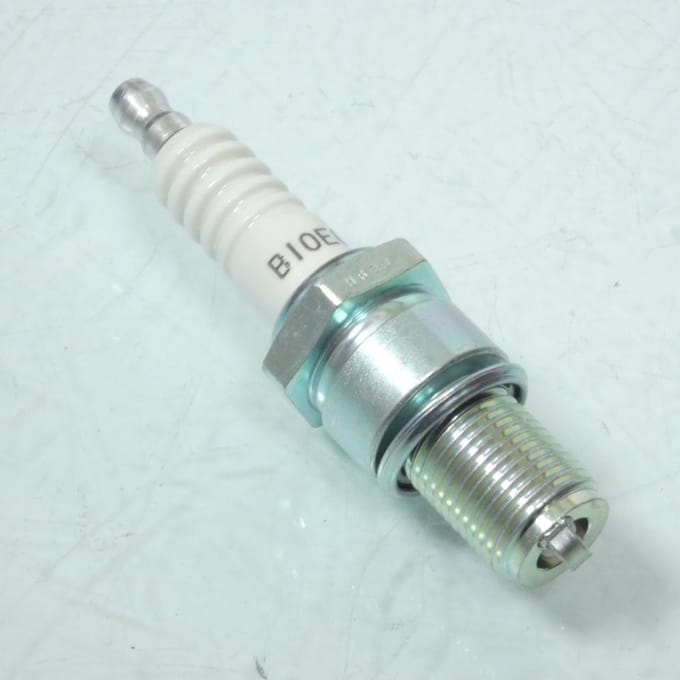 Bougie d'allumage NGK pour Auto B10EG / 3630 / par 4 Neuf