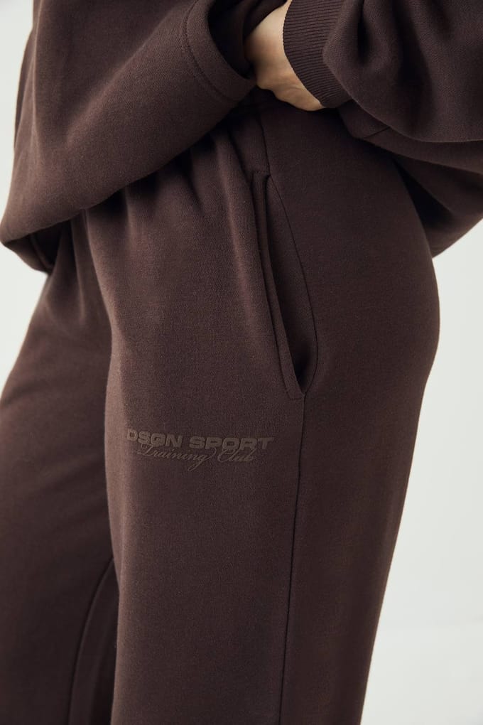 Dames DSGN Studio Sport Training Club Rechte Pijp Jogger | Coffee Bean | Maat: Medium