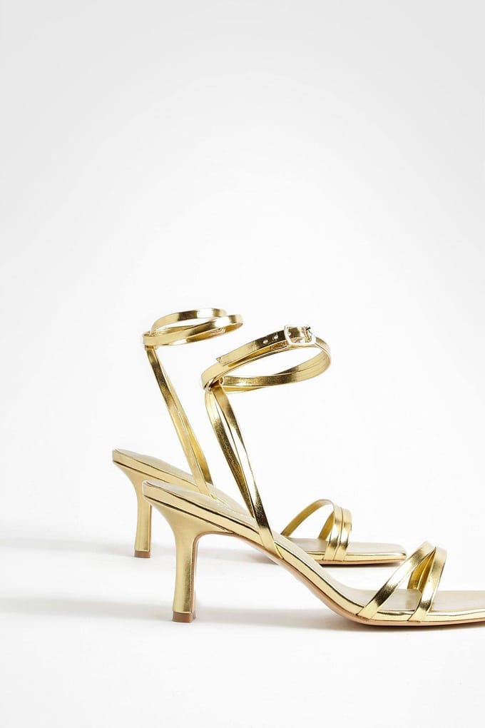 boohoo Dames Wide Fit Double Strap Flat Heel Sandals | Goud | Maat: 41