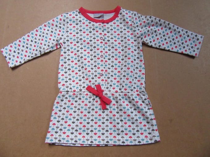 wiplala kleedje, jurk paraplu's ,  creme met rood,  9 maand  74