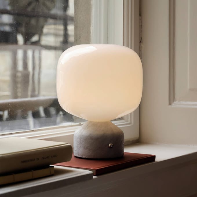GEJST LED tafellamp Meemo, marmer wit, glas, USB