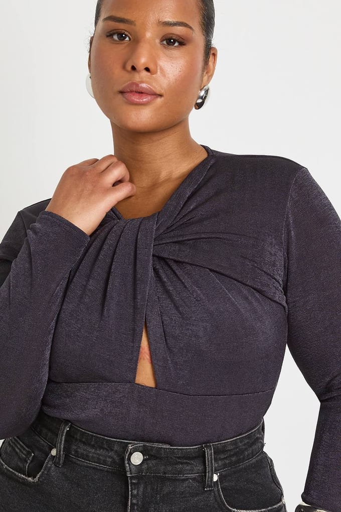 boohoo Dames Plus Twist Detail Bodysuit | Charcoal | Maat: 18