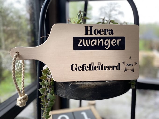 Serveerplank - Creaties van Hier - Serveerplank - Zwanger - 35 cm - Hout