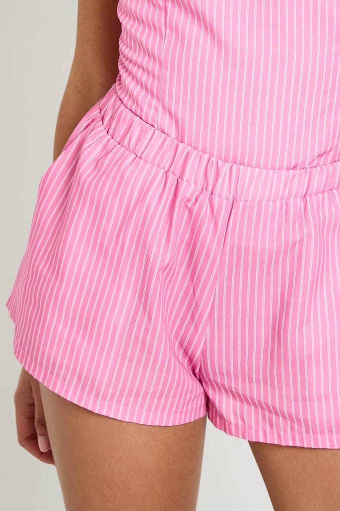 boohoo Dames Gestreepte Laaggesneden Runner Short | Roze | Maat: 34