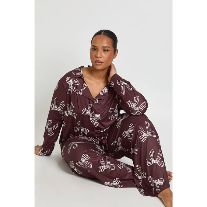 boohoo Dames Plus Boogprint langarmig overhemd & broek pyjama set | Chocoladebruin | Maat: 48