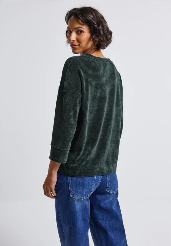 A324011 LTD QR cozy v-neck shirt